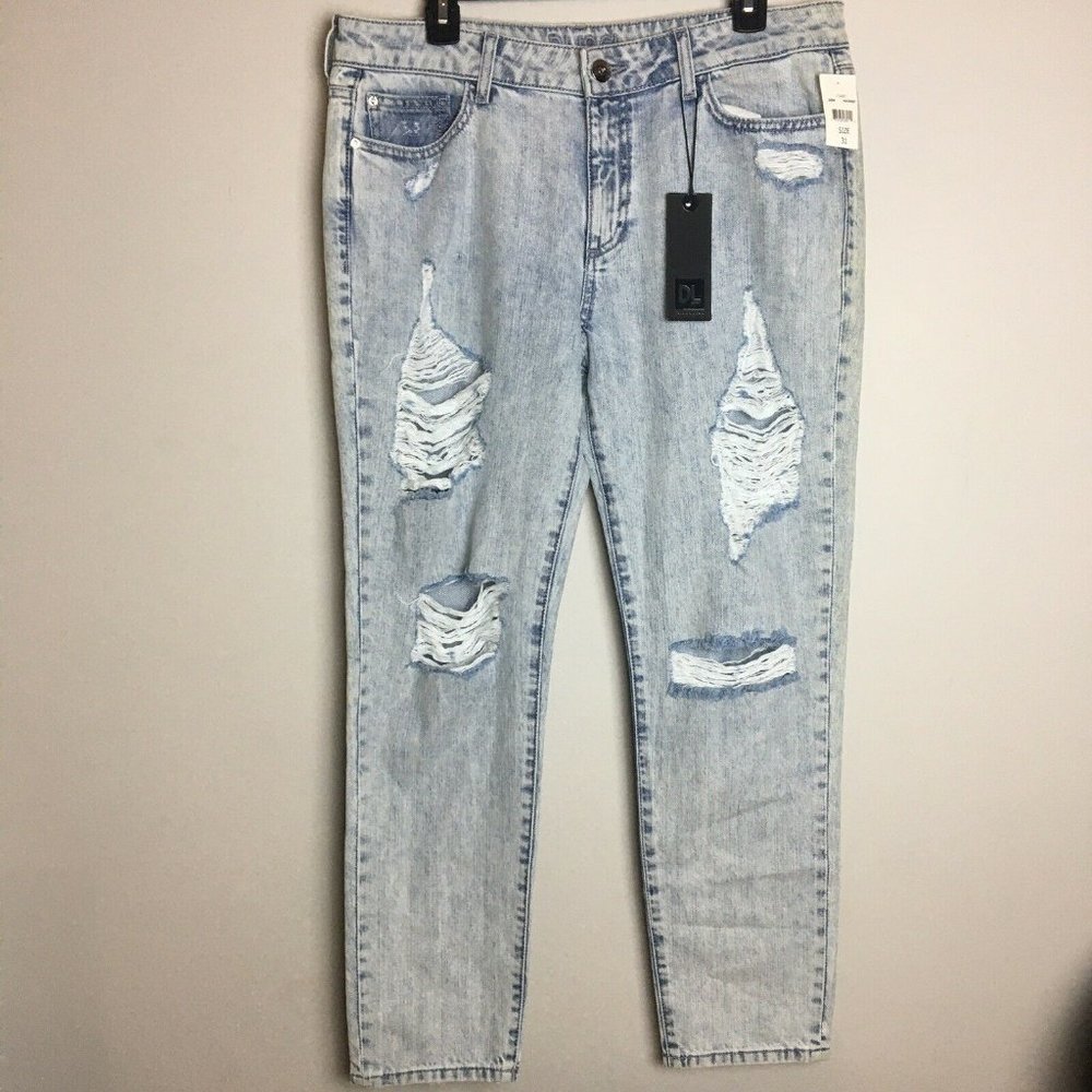 DL1961 Size 31 Distressed Light Wash Slouchy Slim
